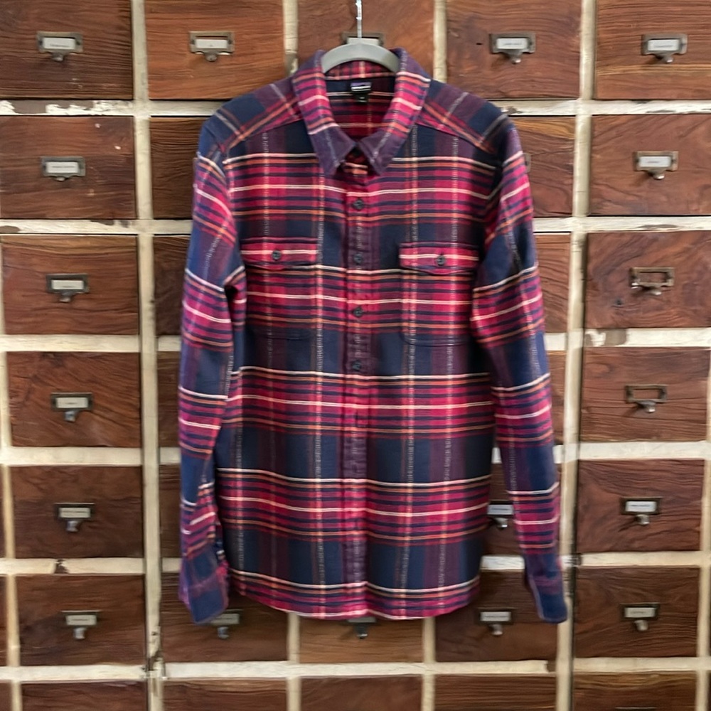 Patagonia Women’s Organic Soft Cotton Plain Flannel in Size 12